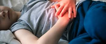 Douleur abdominale chez les enfants-causes - douleur à l’estomac